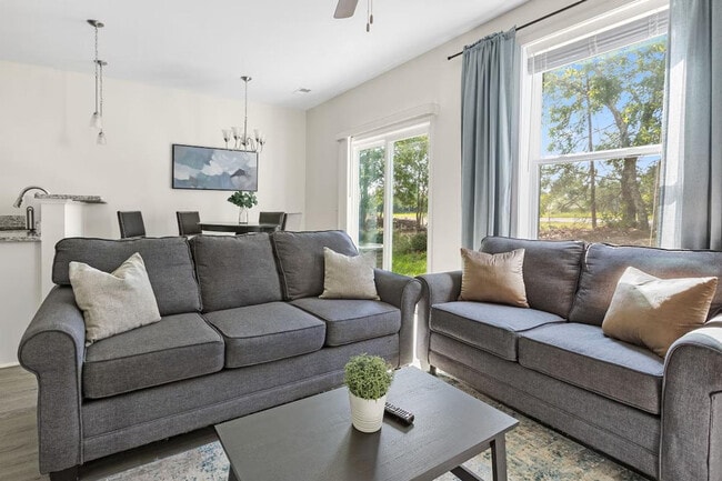 Building Photo - 739 Jacobs Millpond Rd