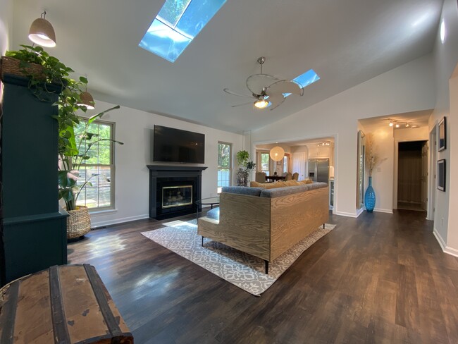 Building Photo - 4200 Milo Dr