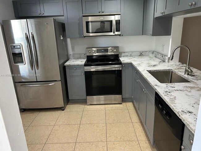 Foto del edificio - 10537 NW 8th St