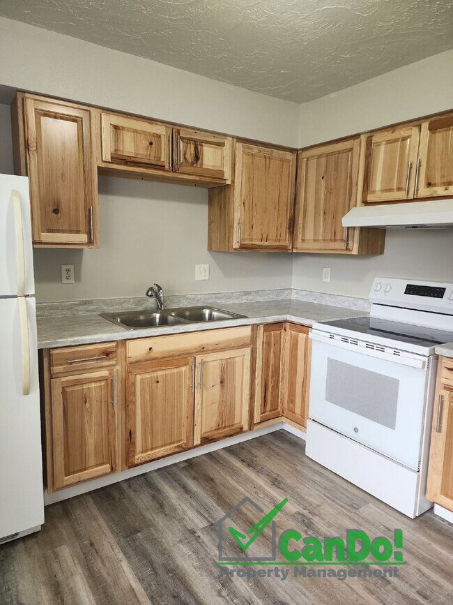 Building Photo - Newly remodeled 2 bedroom, 1 bathroom apartment in Blackfoot with Fiber Internet- Available in Oc...