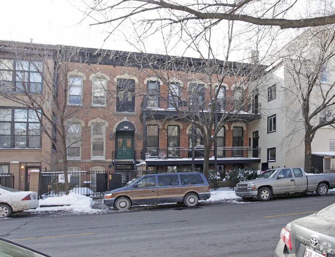 Primary Photo - 1960 N Lincoln Park W