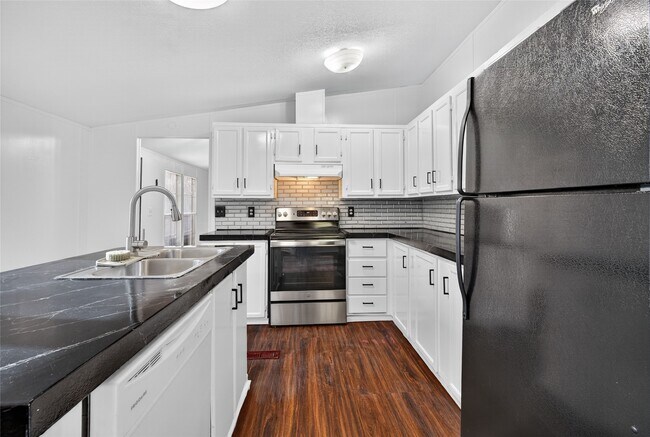 Building Photo - 16547 Leafy Meadow Dr