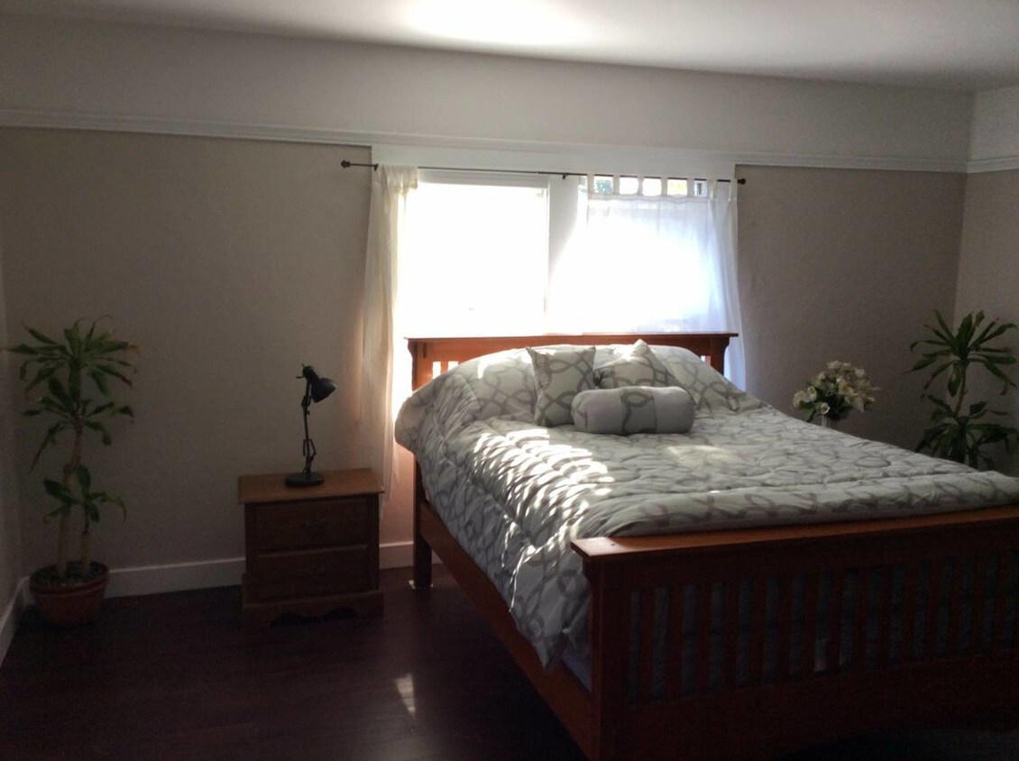 Primary Photo - 826 N Dos Robles Pl