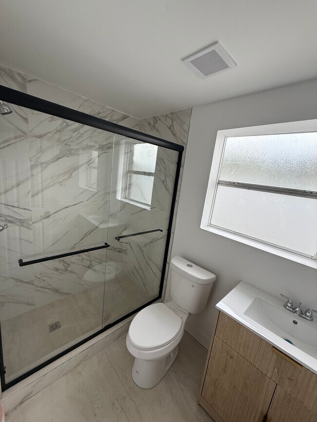 Foto del edificio - 1617 Crystal Ct W