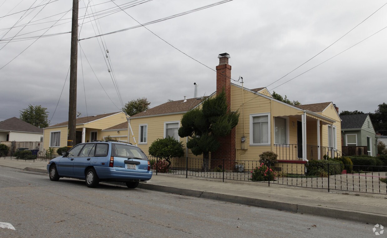 Primary Photo - 1580 Santa Maria St