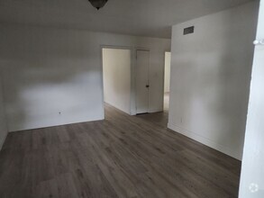 Building Photo - 227 Defoe Cir