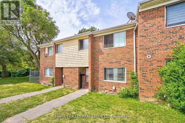 Building Photo - 2000 Sheppard Ave W