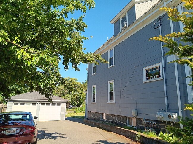 Building Photo - 63 Spruce St