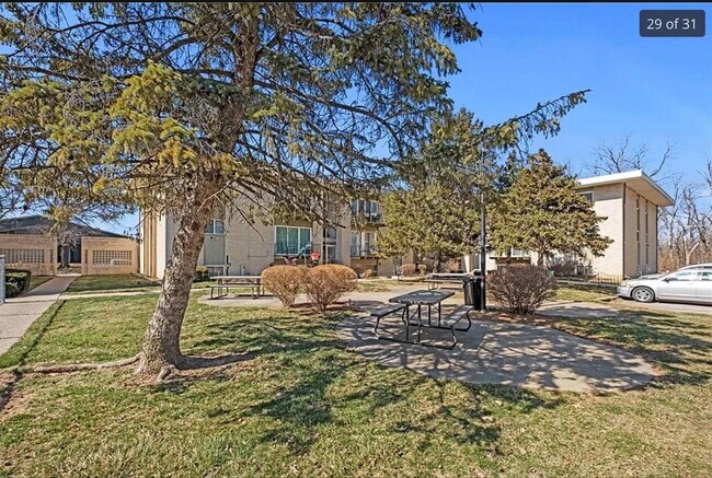 Foto del edificio - 2807 Pembroke Ln