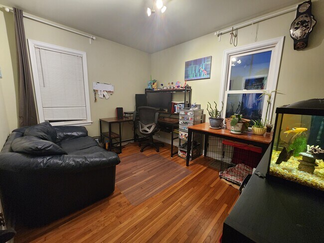 Main Floor 2nd Bedroom - 5749 Pleasant Ave