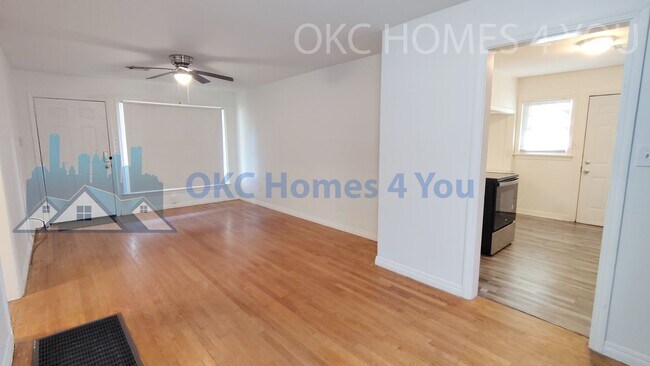 Foto del edificio - Charming 2 Bedroom near I-44 & May Ave.