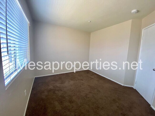 Foto del edificio - 7195 Oak Tree Pl