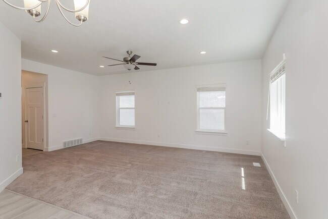 Building Photo - 4728 Rustic Ranch Way