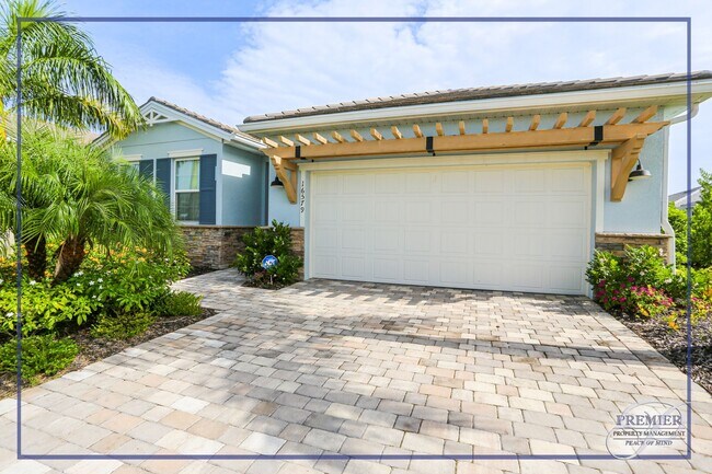 Foto del edificio - ***STUNNING 4 BEDROOM HEATED POOL HOME IN ...