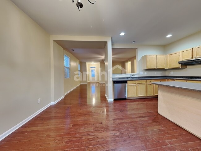 Building Photo - 89 Norwich Dr