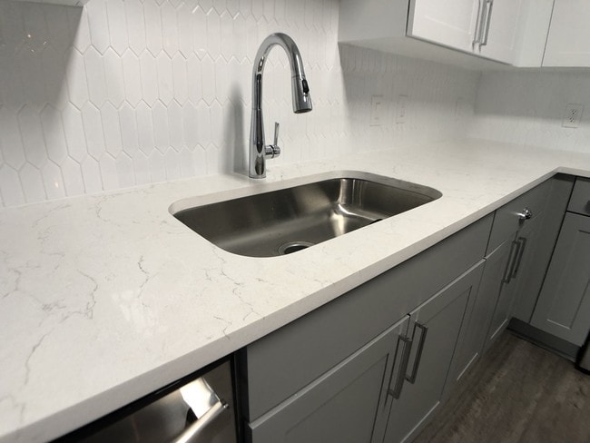 Building Photo - 333 NE 6th St