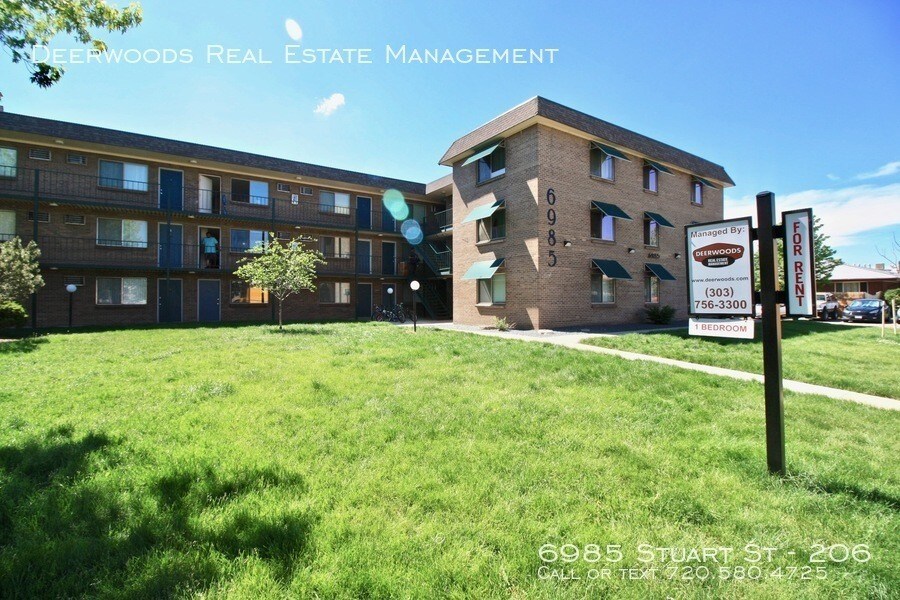 Foto principal - 6985 Stuart St
