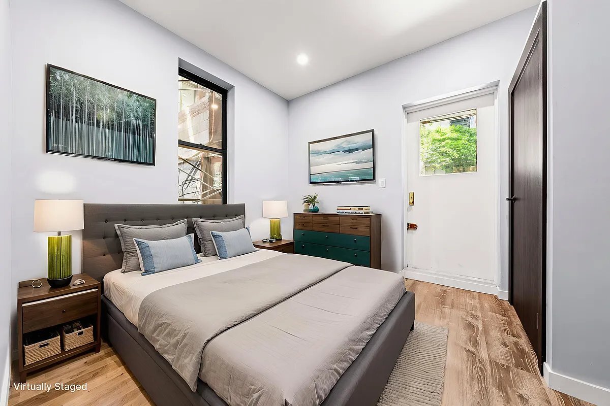 Foto principal - 453 W 48th St