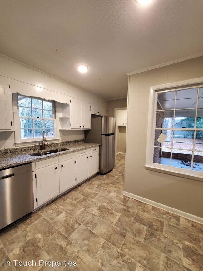 4 br, 3 bath House 403 E Stanfill Street House Rental in Hahira, GA