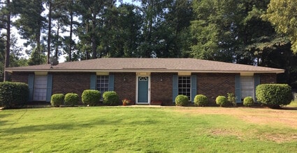 Building Photo - 912 E Magnolia Ave