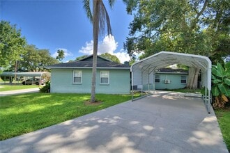 Building Photo - 2405 Roslyn Ln
