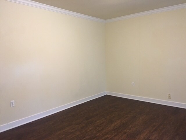 Foto del edificio - 823 Hillside Dr