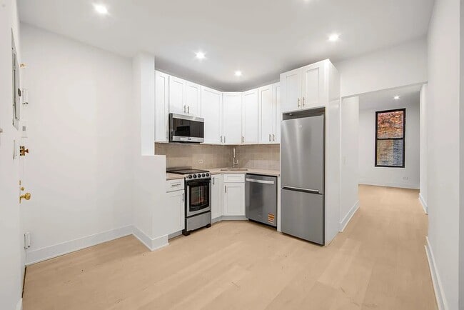 Foto del edificio - 51 W 8th St