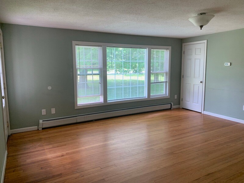 201 Middle St, Hadley, MA 01035 Condo for Rent in Hadley, MA