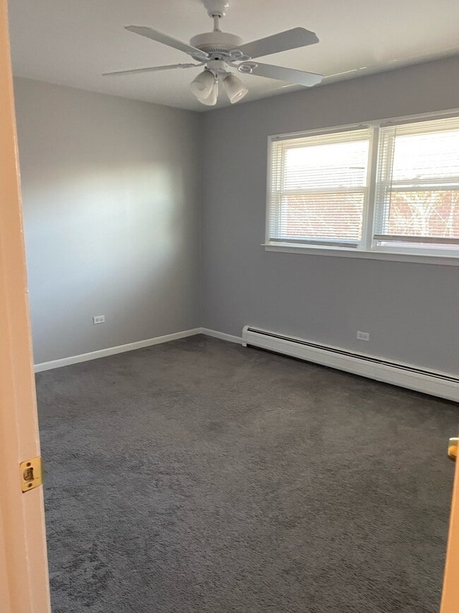 Foto del edificio - 4521 Maple Ave