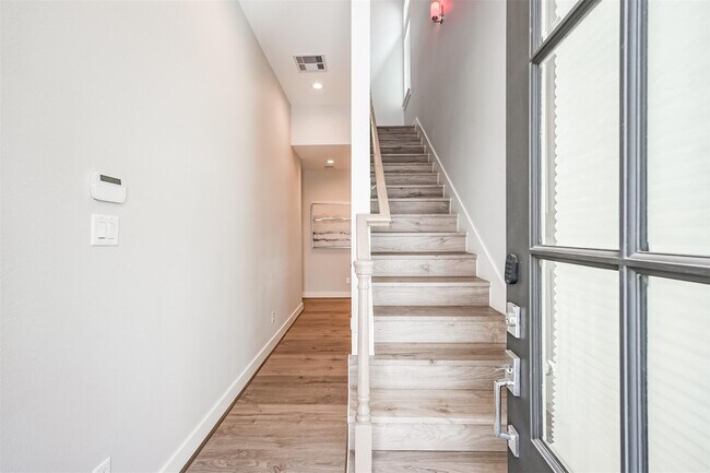 Foto del edificio - 5209 Allen St