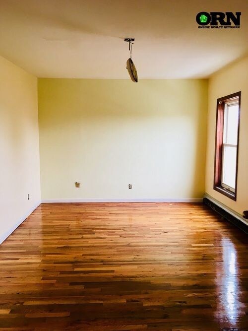 Foto principal - 530 Eldert Lane
