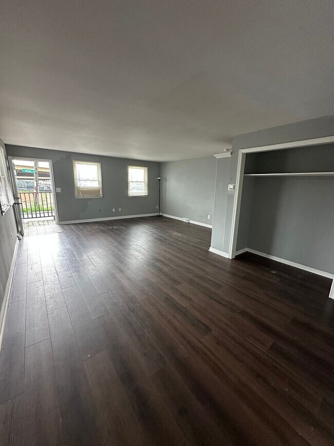 Foto del edificio - Beautiful 2 Bed/ 1.5 Bath ready for rent!