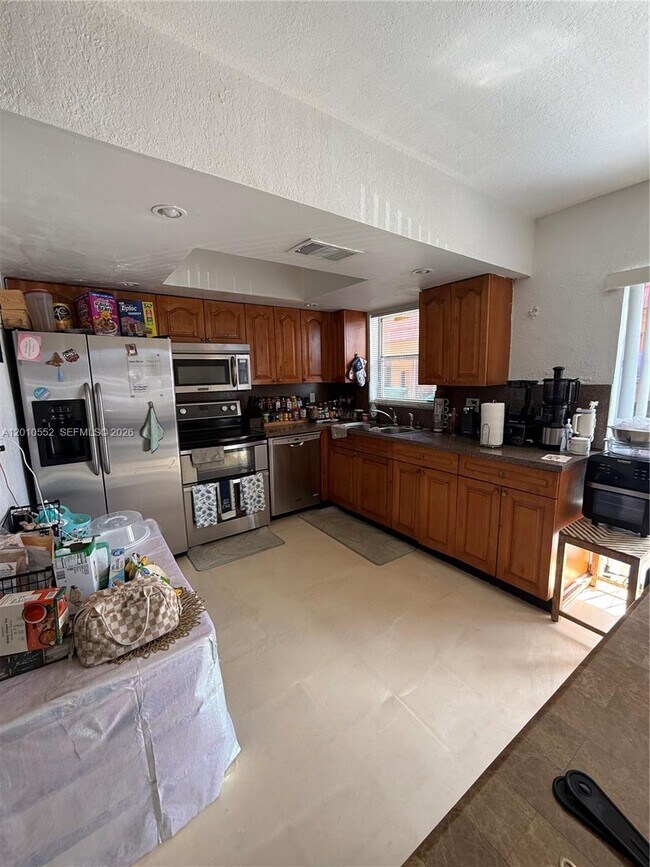Foto del edificio - 5231 NW 27th St