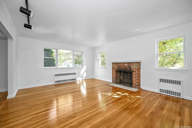 Building Photo - 84-40-84150 150th St