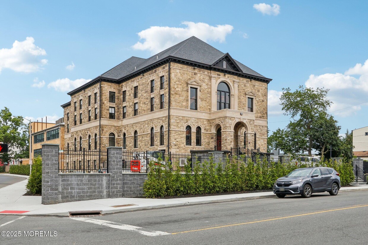 Primary Photo - 179 Chelsea Ave