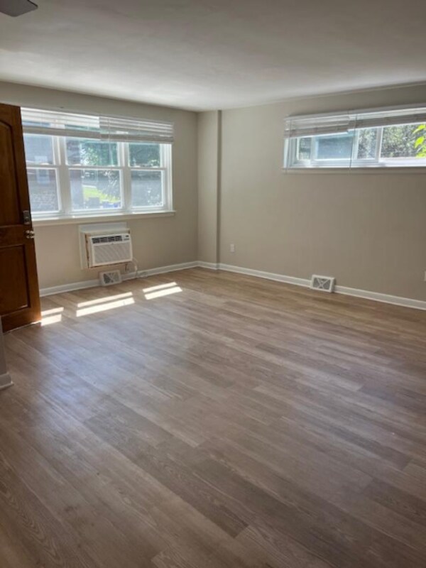 Foto del edificio - 4431 Rosemont Ave