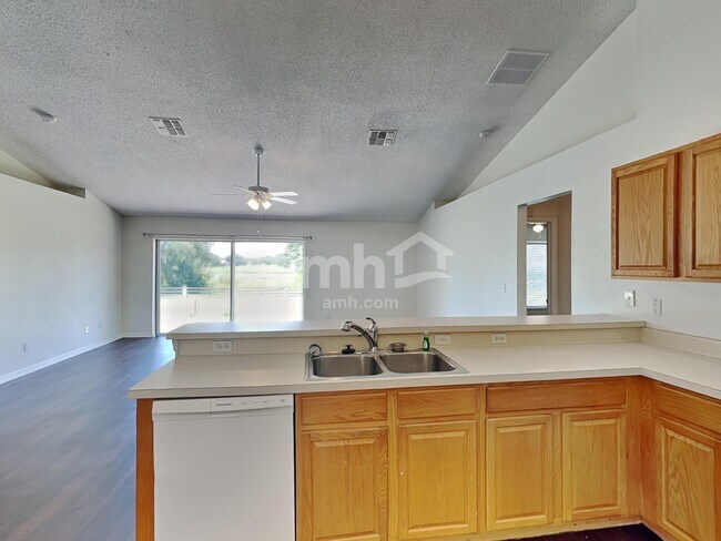 Building Photo - 1037 Sandhill St