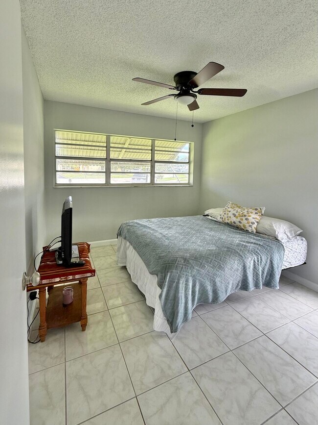 Foto del edificio - 7257 Pine Park Dr N