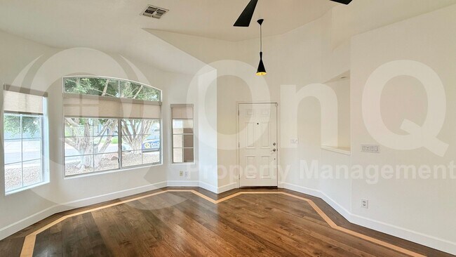 Foto del edificio - 920 W Breckenridge Ave