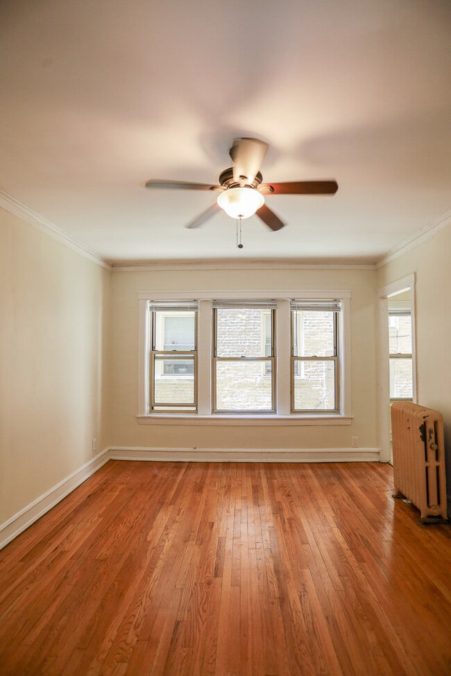 Foto del edificio - 1361 W Greenleaf Ave