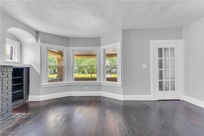 Building Photo - 860 Greyton Rd