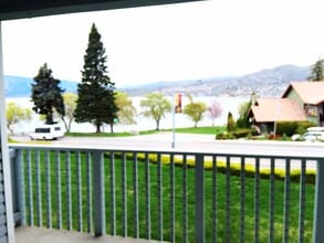 Building Photo - 2305 W Woodin Ave