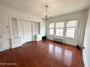 Building Photo - 1064 Washington Ave Building Photo - 1064 Washington Ave