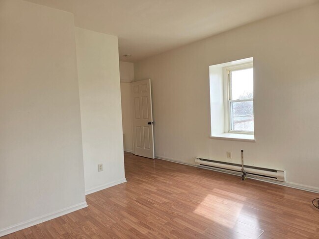 Foto del edificio - 100 N Franklin St