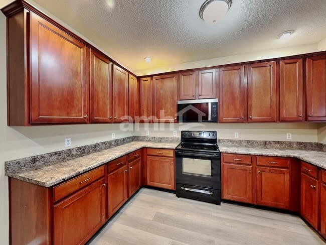 Building Photo - 10709 McClain Dr