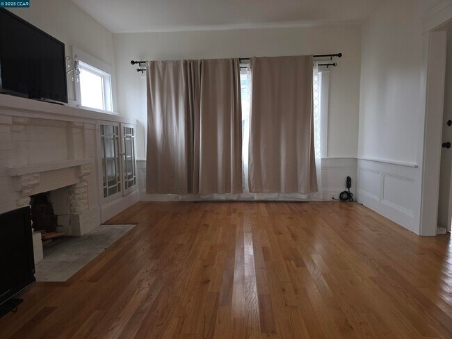 Building Photo - 548 19th St