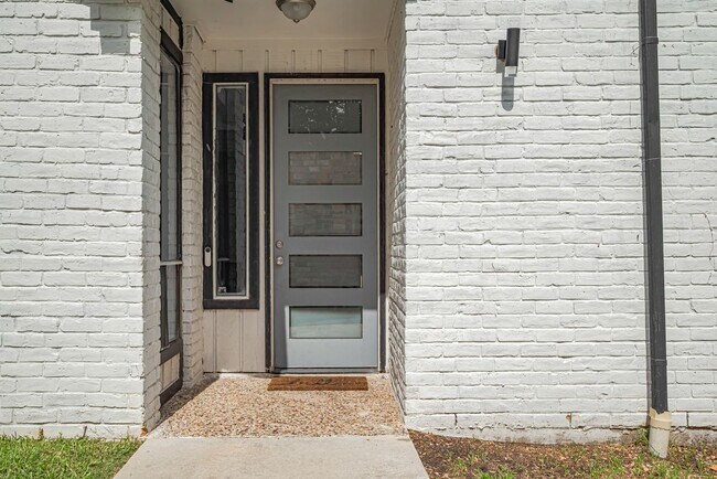 Foto del edificio - 1014 Fleetwood Pl Dr