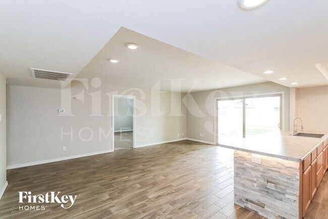 Building Photo - 14019 N 52nd Ave