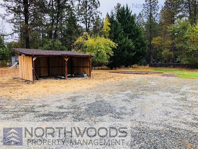Building Photo - Country Feel - 1+ Bedroom/1 bath - Attached garage