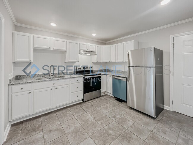 Building Photo - NOW OFFERING $250 OFF FIRST FULL MONTH IF ...